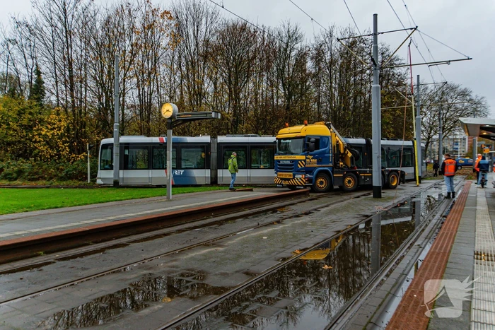 Flinke vertraging door ontsporing tram