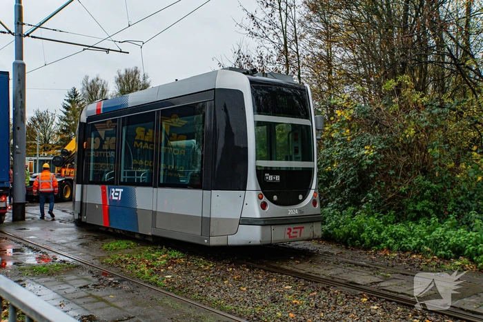 Flinke vertraging door ontsporing tram