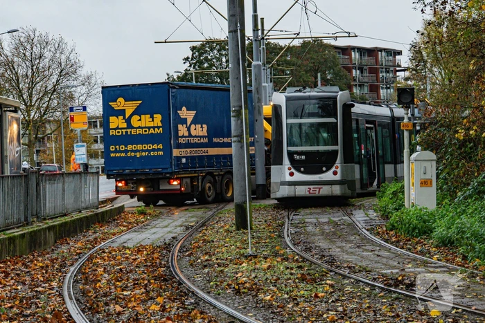 Flinke vertraging door ontsporing tram