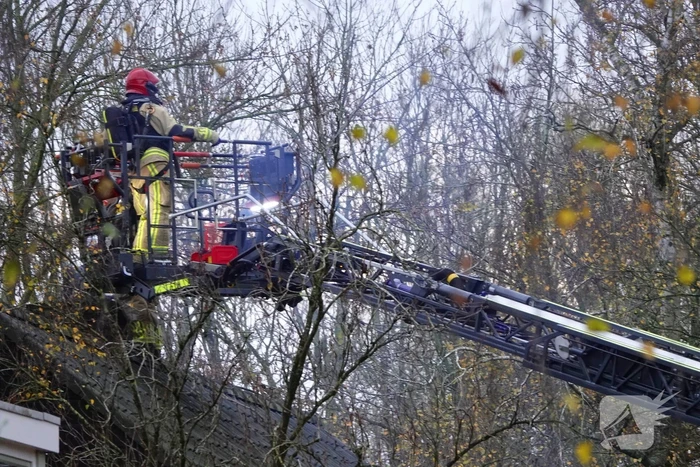 Fikse rookontwikkeling bij schoorsteenbrand