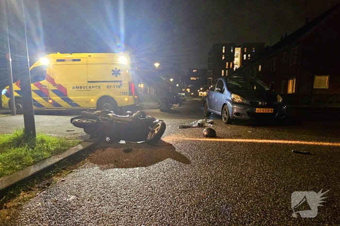 Scooterrijder gewond bij aanrijding met auto