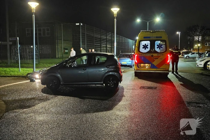 Scooterrijder gewond bij aanrijding met auto