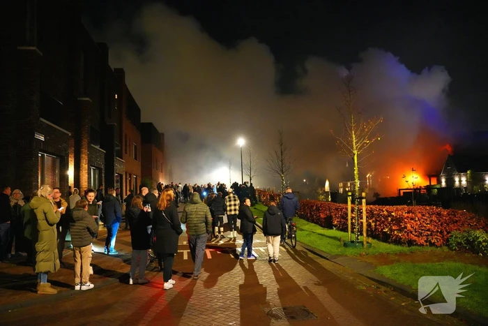 Flinke vlammen bij grote brand in vrijstaande woning