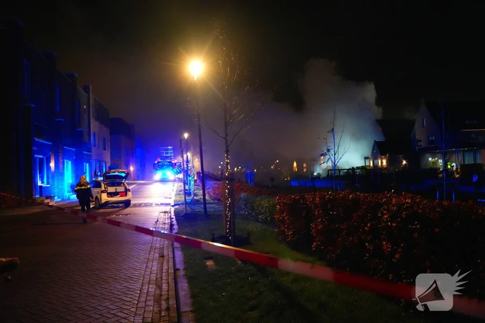 Flinke vlammen bij grote brand in vrijstaande woning