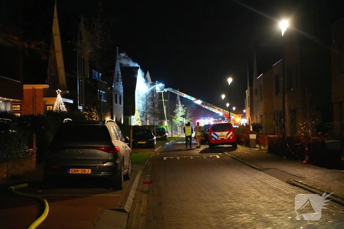 Flinke vlammen bij grote brand in vrijstaande woning