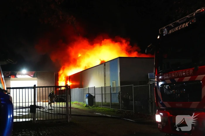 Rookontwikkeling en vlammen bij grote brand