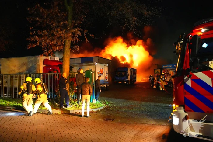 Rookontwikkeling en vlammen bij grote brand