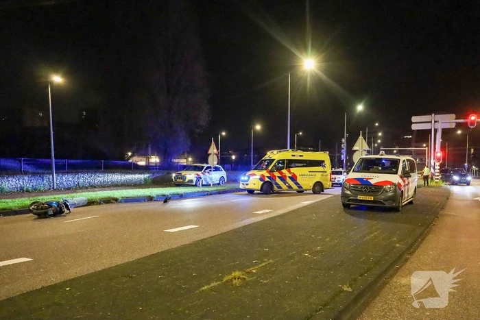 Scooterrijder ernstig gewond bij verkeersongeval