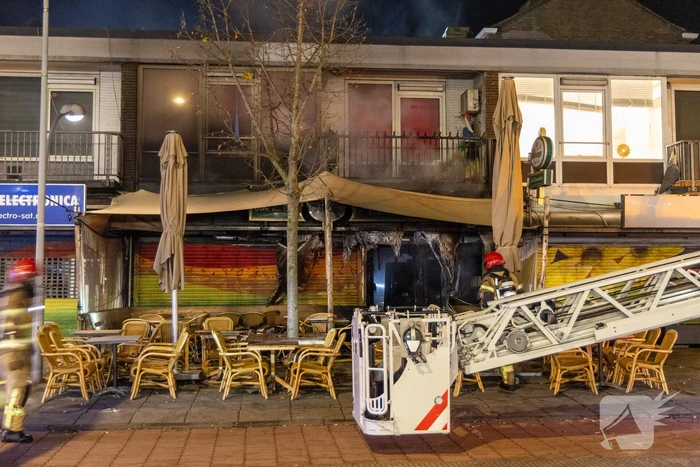 Explosie en brand richten grote schade aan bij restaurant