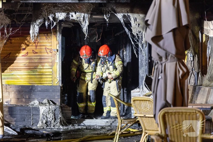 Explosie en brand richten grote schade aan bij restaurant