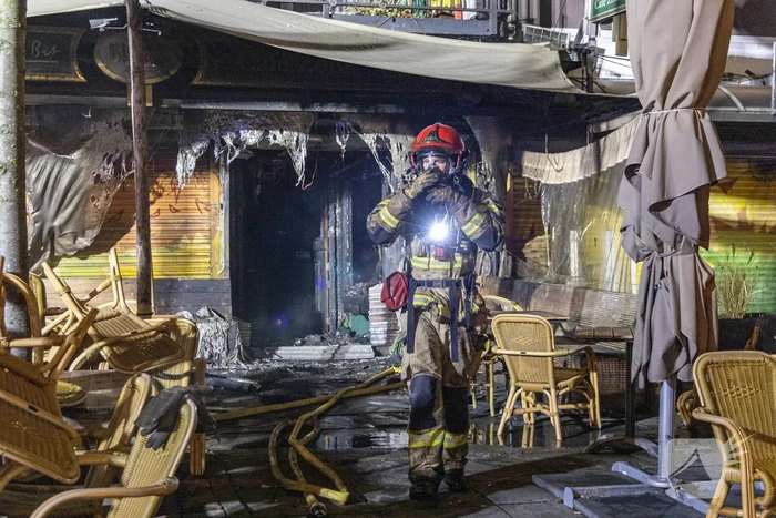 Explosie en brand richten grote schade aan bij restaurant