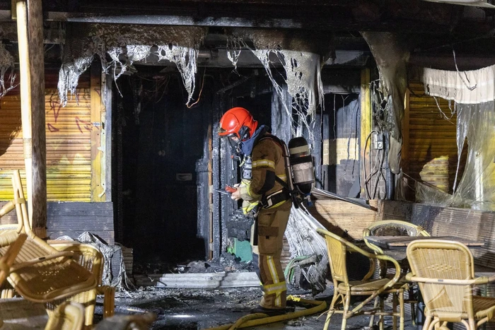 Explosie en brand richten grote schade aan bij restaurant