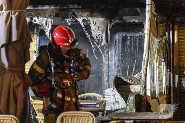 Explosie en brand richten grote schade aan bij restaurant