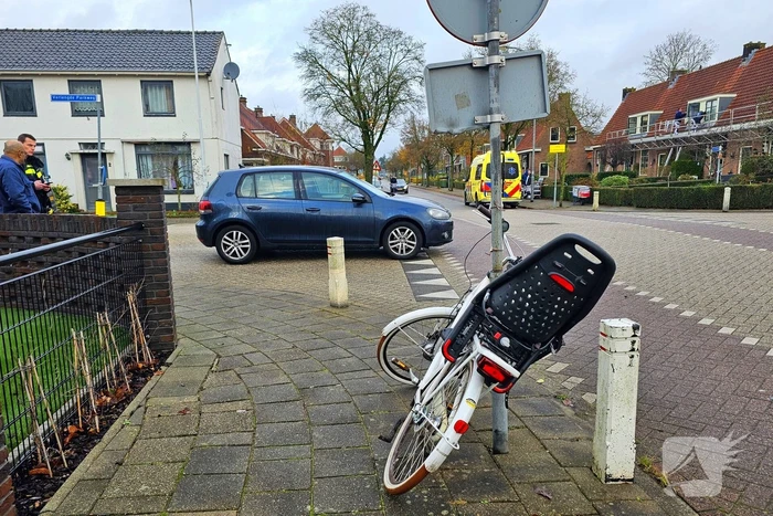 Fietsster gewond bij botsing met auto