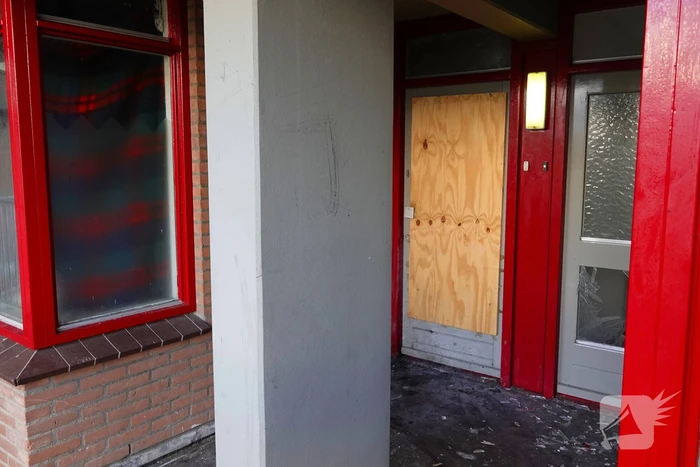 Schade aan woning door explosie, bewonder gewond