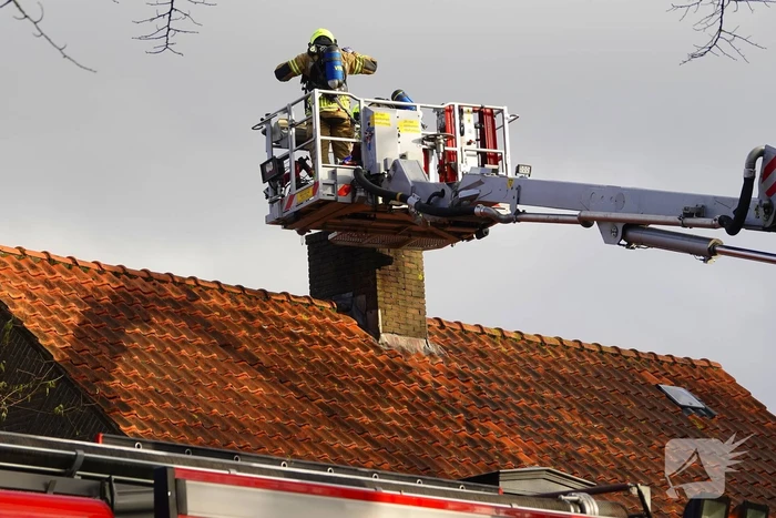 Schade aan woning beperkt na schoorsteenbrand