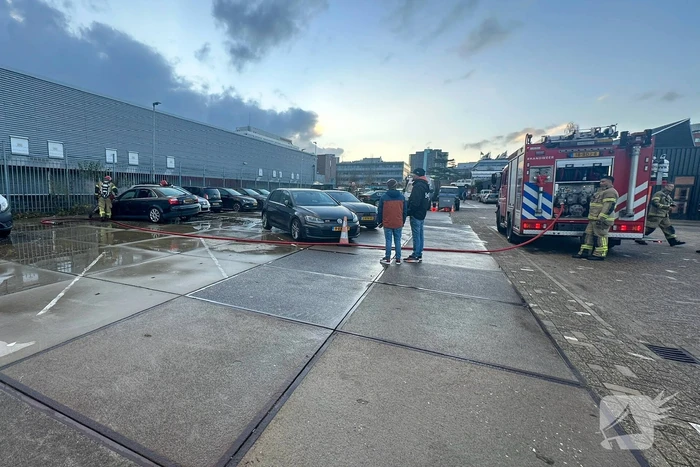 Motorcompartiment brandt volledig uit bij autoverhuurder