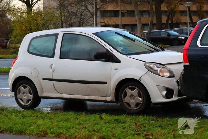 Auto's beschadigd na kop-staartbotsing