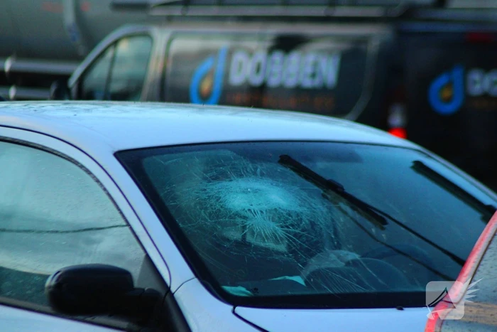 Auto's beschadigd na kop-staartbotsing