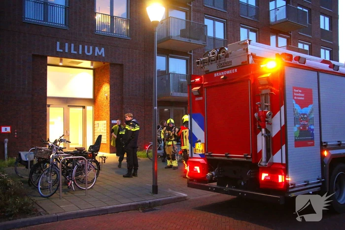 Brand in keuken door brandweer geblust