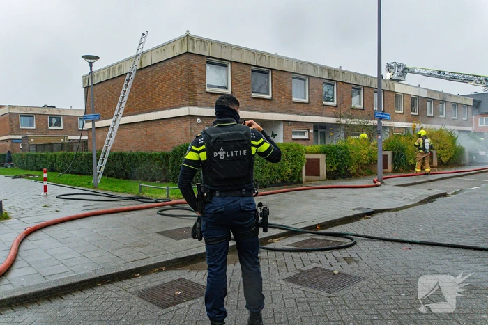 Grote uitslaande brand bij eengezinswoning