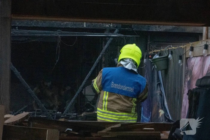 Grote uitslaande brand bij eengezinswoning