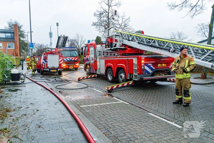 Grote uitslaande brand bij eengezinswoning