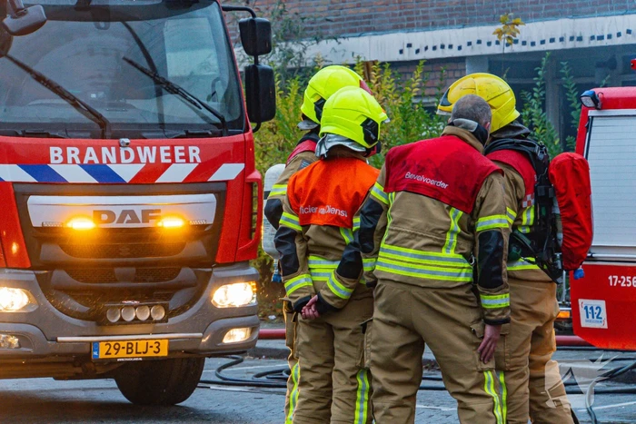 Grote uitslaande brand bij eengezinswoning