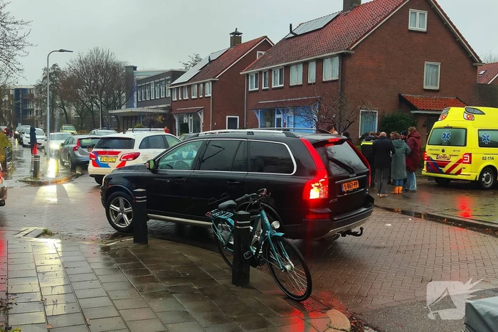 Twee fietsers botsen op elkaar