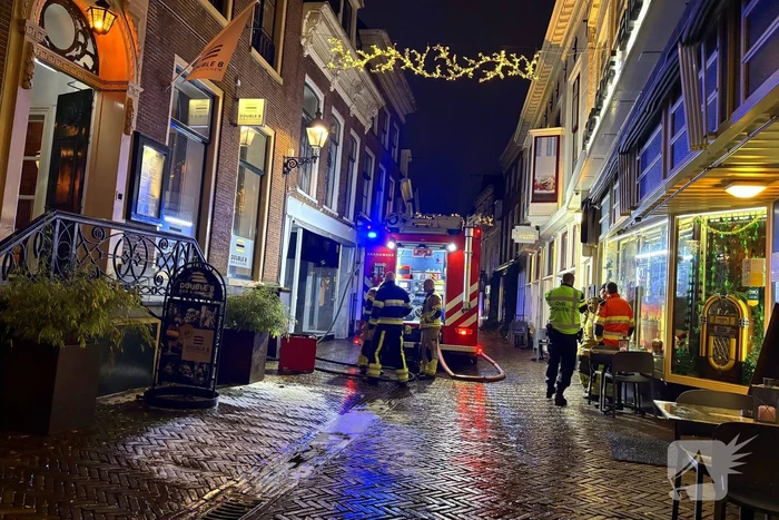 Keukenbrand in hamburgerrestaurant