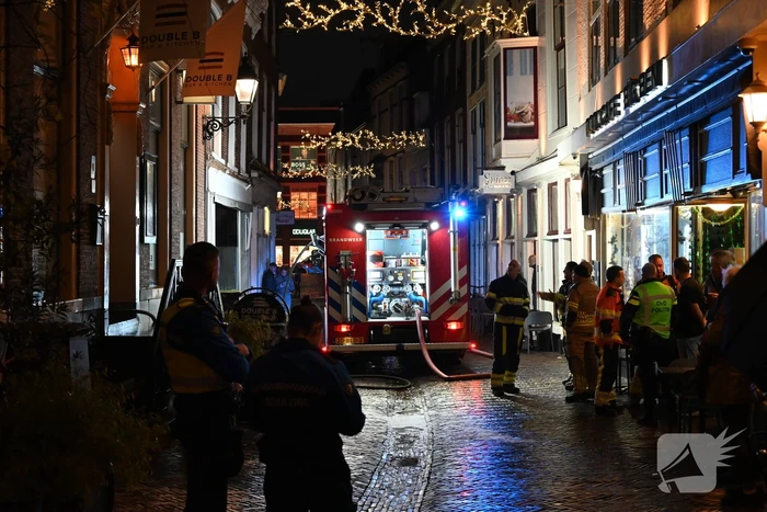 Keukenbrand in hamburgerrestaurant