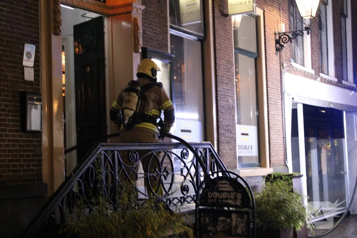 Keukenbrand in hamburgerrestaurant