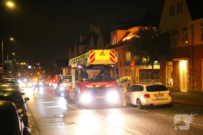 Brandweer haalt losse dakpannen weg na harde windstoten