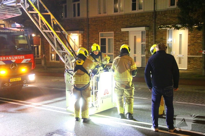 Brandweer haalt losse dakpannen weg na harde windstoten