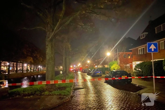 Drie bomen omgewaaid tijdens storm: aanzienlijke schade en afgesloten straat