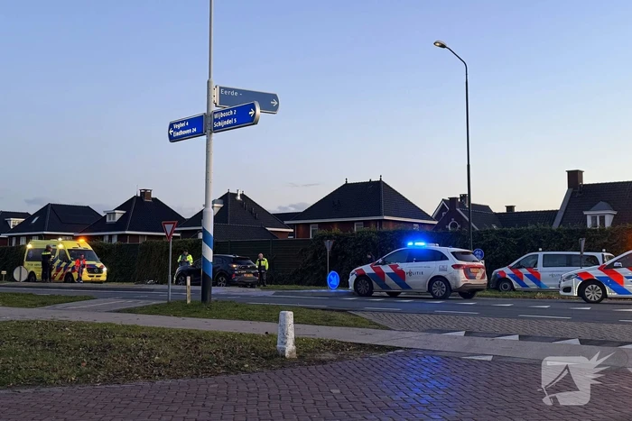 Fietsster zwaargewond bij botsing met auto