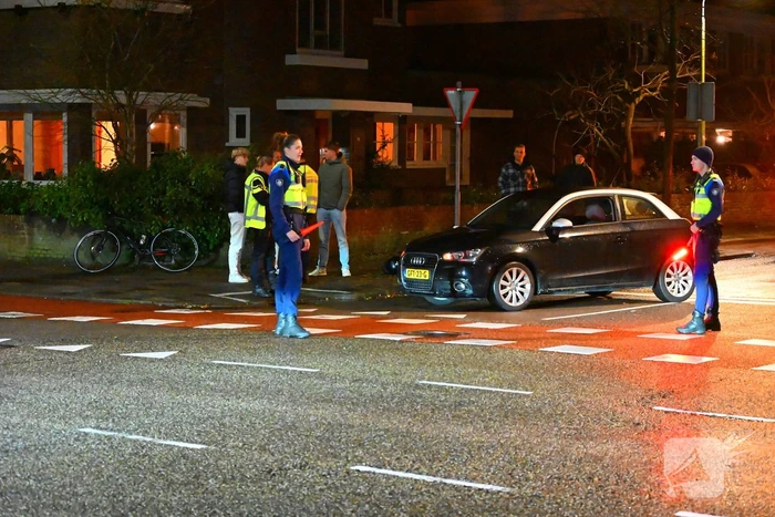 Scooterrijder en automobilist met elkaar in botsing