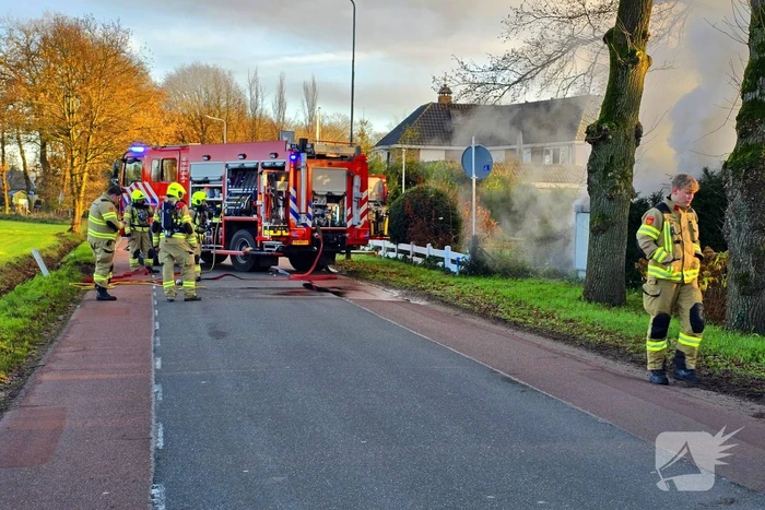 Brandweer blust brand in elektriciteitskast