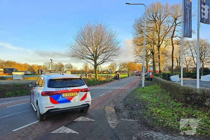 Brandweer blust brand in elektriciteitskast