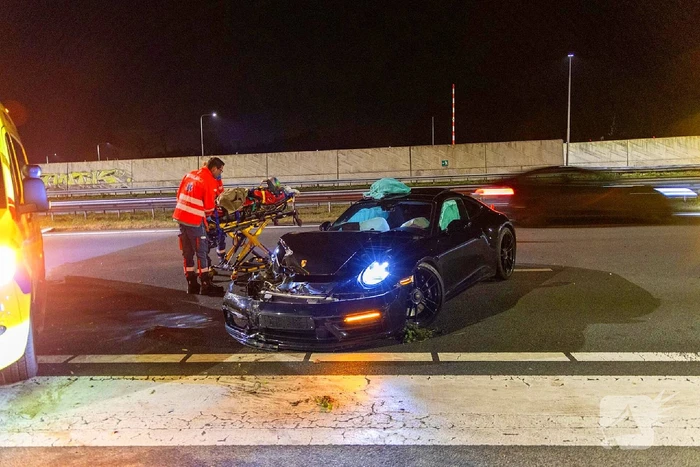 Peperdure bolide met prijskaart van 220 000 crasht