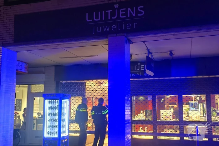Politie doet onderzoek naar overval op juwelier