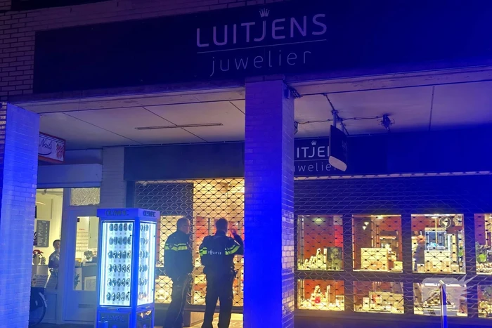 Politie doet onderzoek naar overval op juwelier