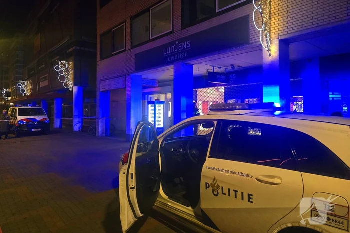 Politie doet onderzoek naar overval op juwelier
