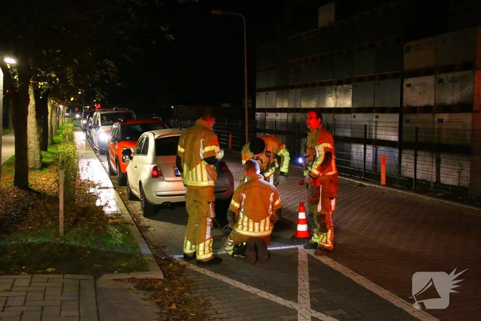 Brandweer doet onderzoek naar chemische lucht in zorgcentrum