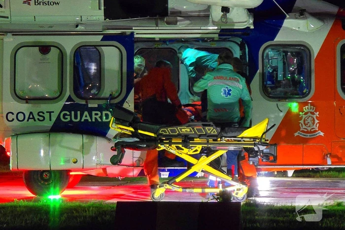 Kustwacht helikopter evacueerd patiënt van cruiseschip