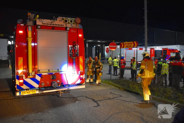 Bedrijfspand pakketbezorger ontruimd vanwege brand
