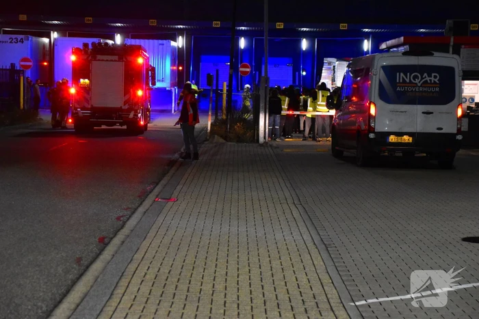 Bedrijfspand pakketbezorger ontruimd vanwege brand