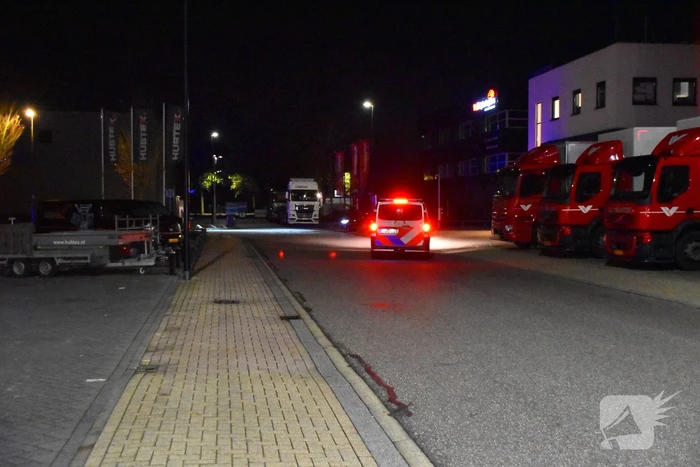 Bedrijfspand pakketbezorger ontruimd vanwege brand