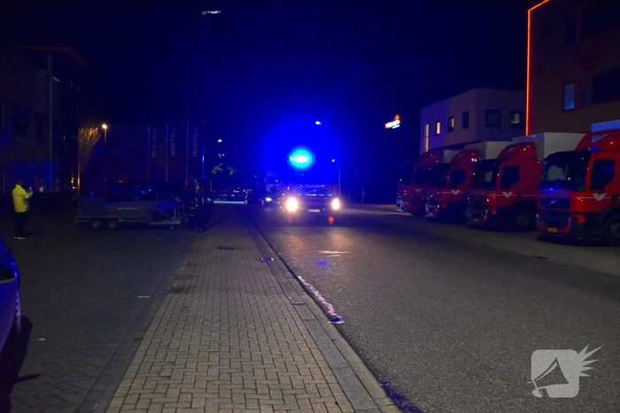 Bedrijfspand pakketbezorger ontruimd vanwege brand