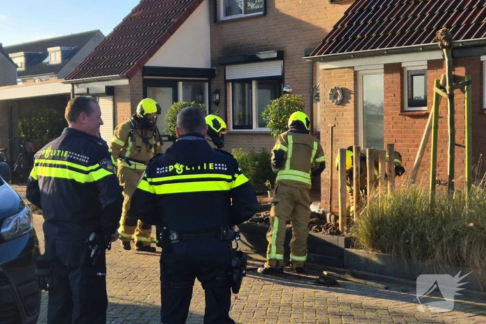 Brandweer graaft in tuin wegens gaslekkage